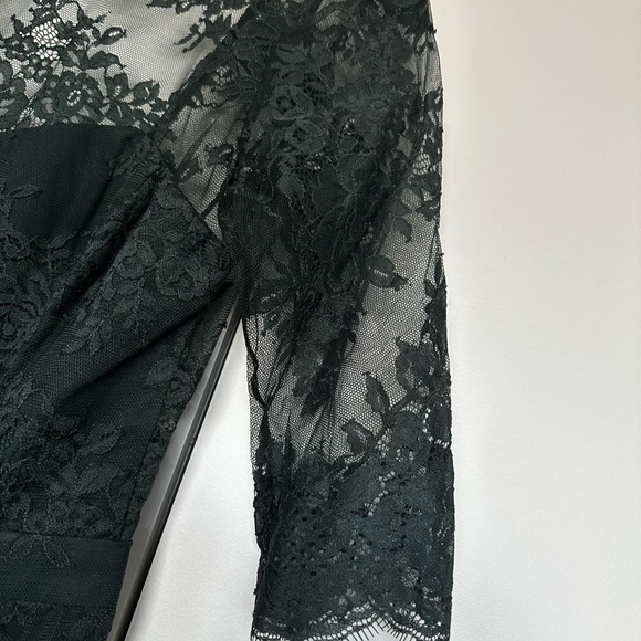 NWT Femme D’armes Bailey Lace Embroidered Gown sz 1 - Picture 7 of 9